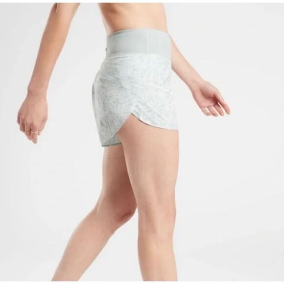 Athleta Printed Run With It 3.5” Shorts Size Large - Picture 4 of 8